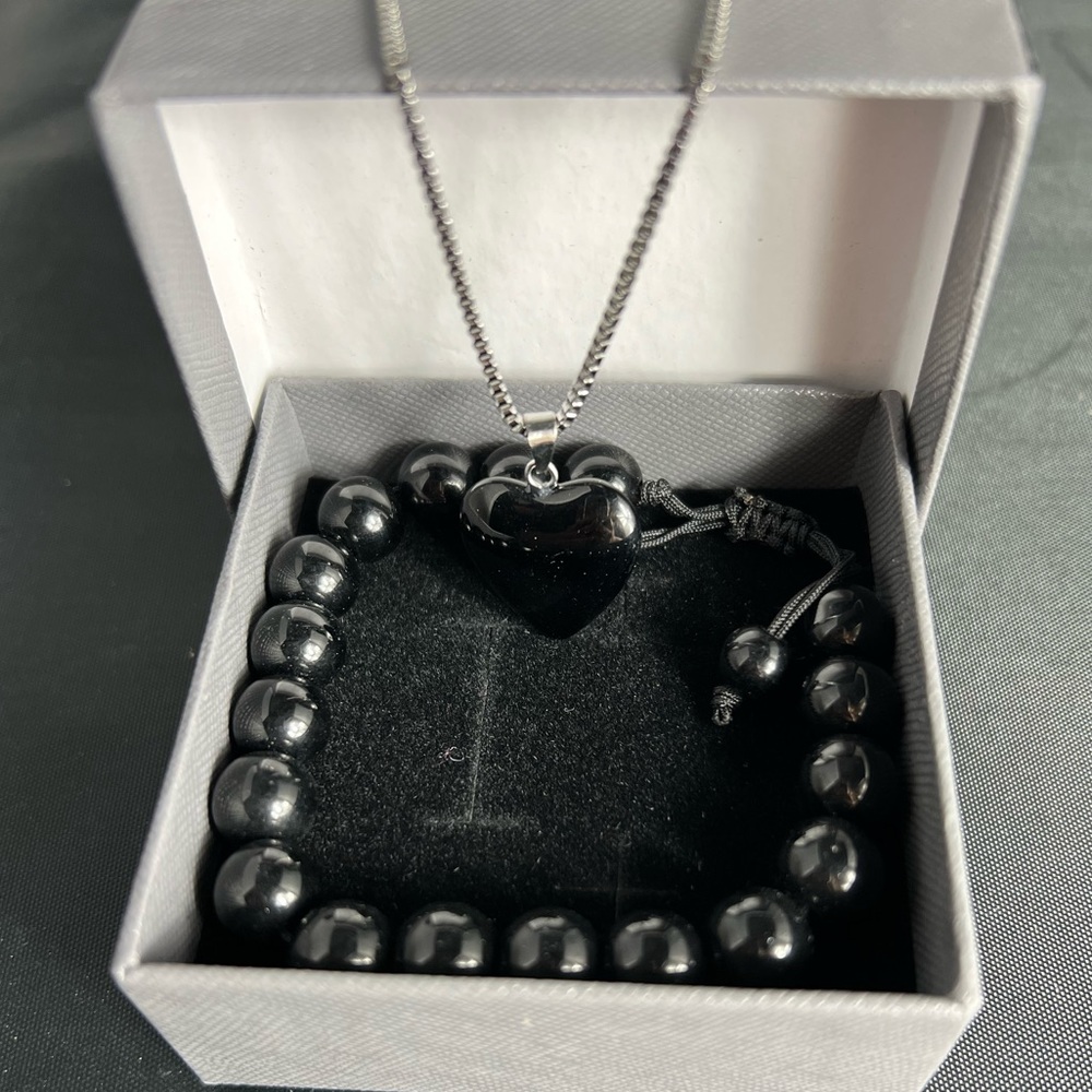 Bracelet and necklace set
